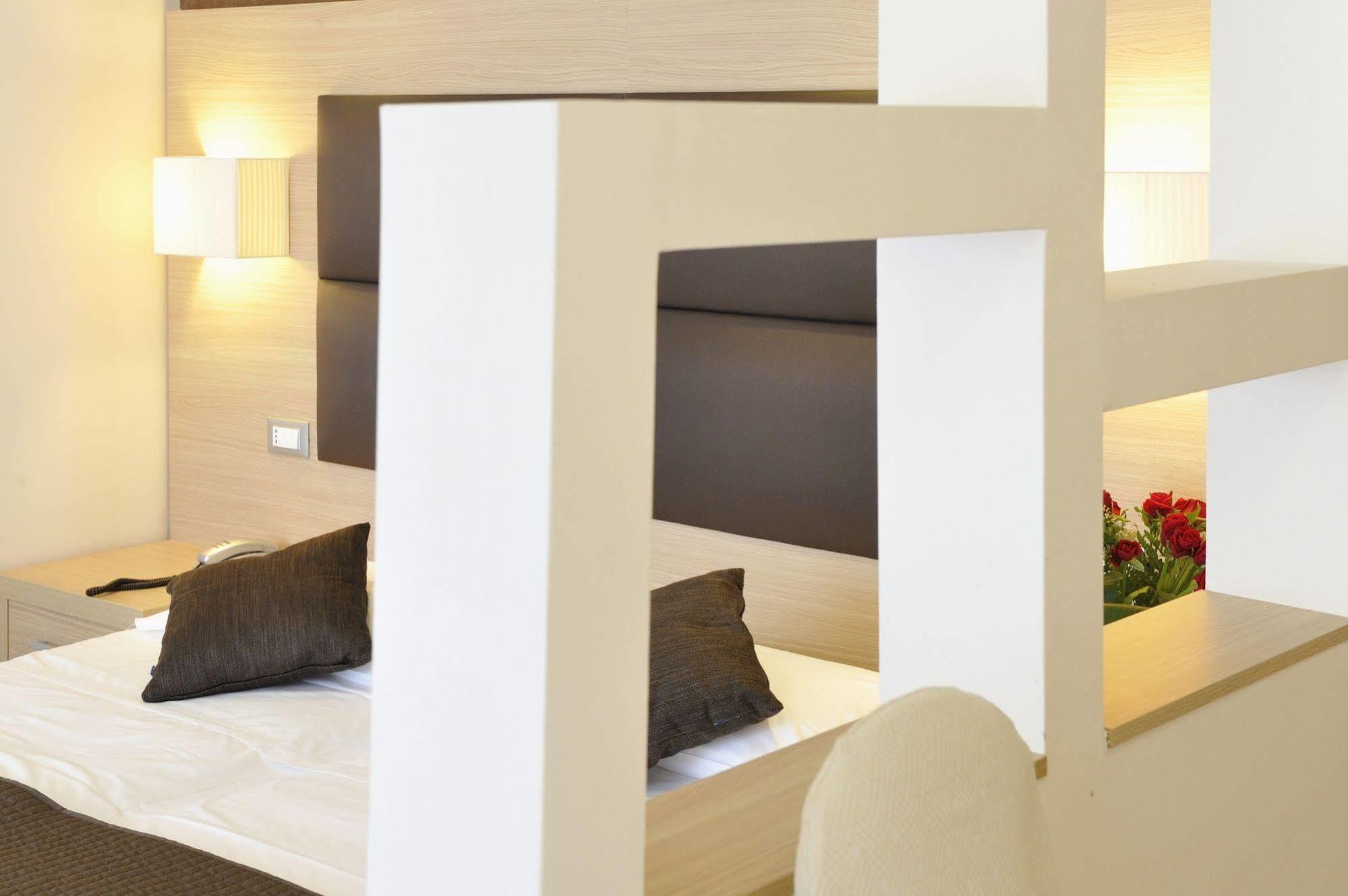 Eros Hotel 3*